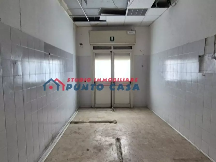 Immagine 11 di Negozio in vendita  a Trapani