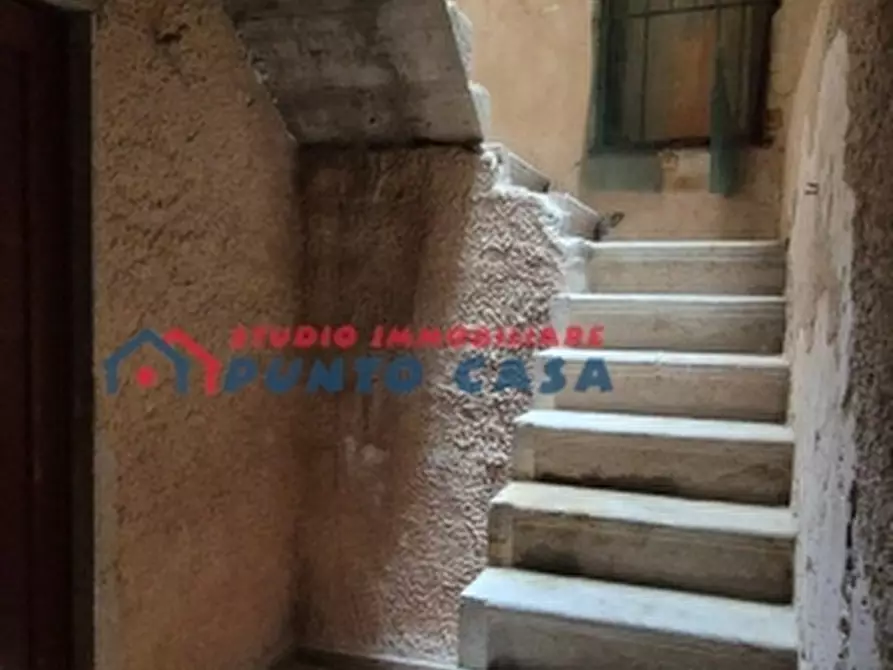 Immagine 17 di Palazzo in vendita  a Trapani