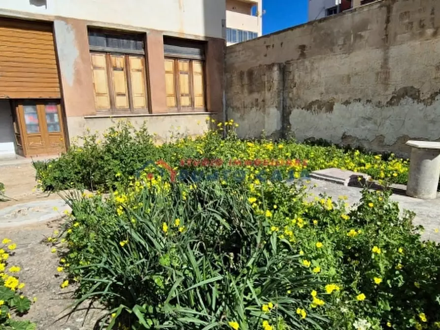 Immagine 1 di Negozio in vendita  a Trapani