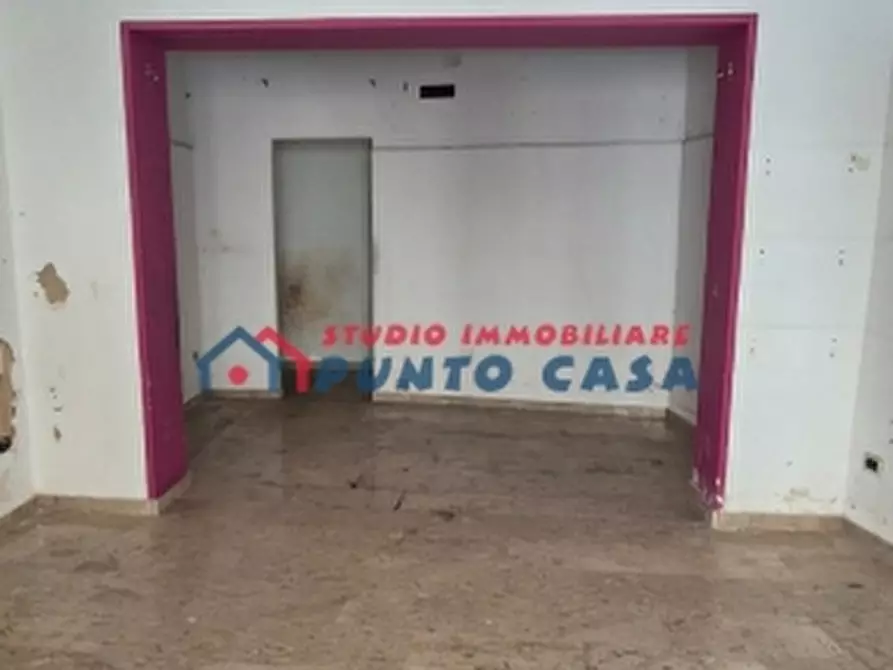 Immagine 14 di Negozio in affitto  a Trapani