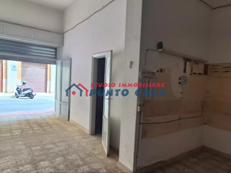 Immagine 16 di Garage in vendita  a Trapani