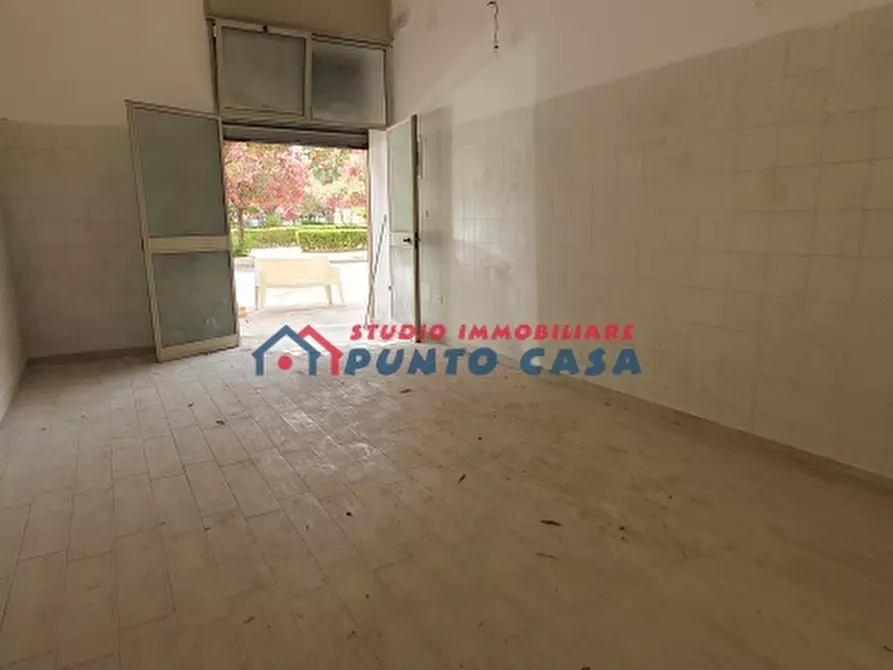Immagine 14 di Negozio in affitto  a Trapani