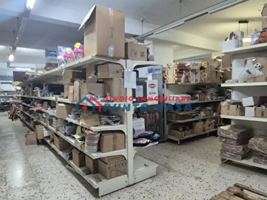 Immagine 13 di Locale commerciale in vendita  in Via Sicilia a Erice