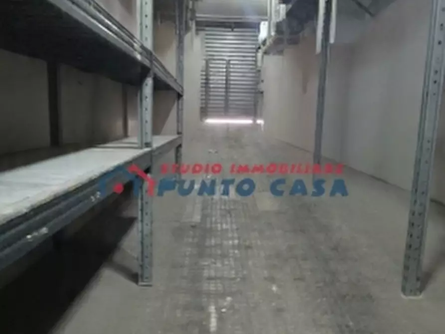 Immagine 8 di Locale commerciale in vendita  in Via Sicilia a Erice