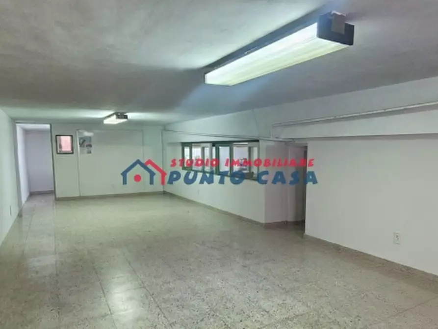 Immagine 11 di Locale commerciale in vendita  in Via Sicilia a Erice