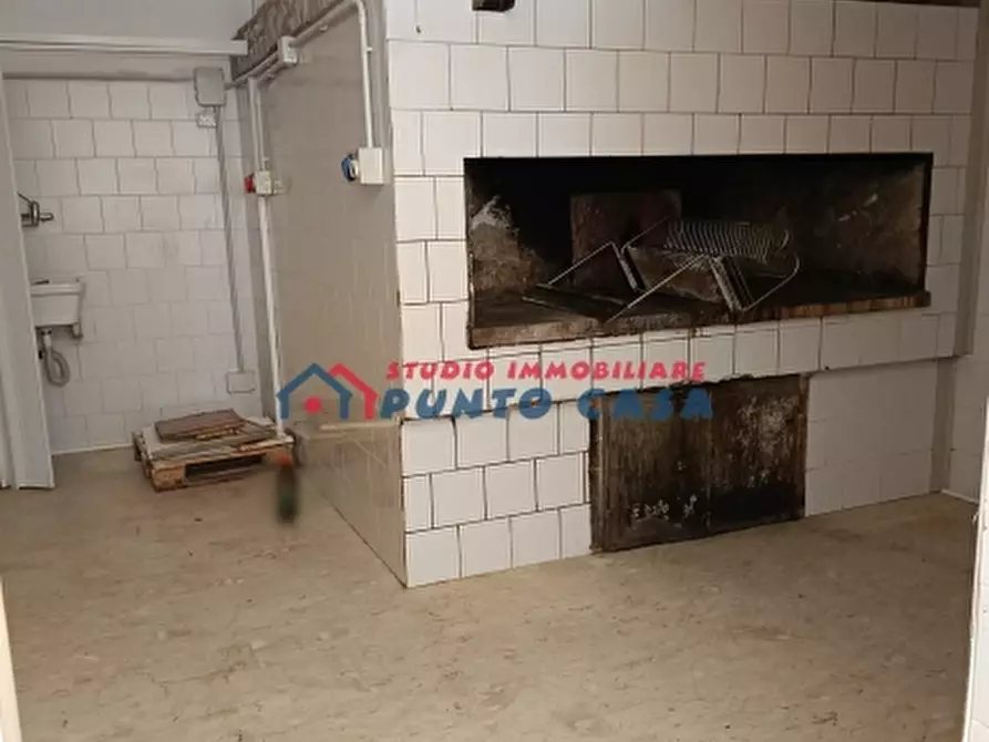 Immagine 7 di Locale commerciale in vendita  a Erice