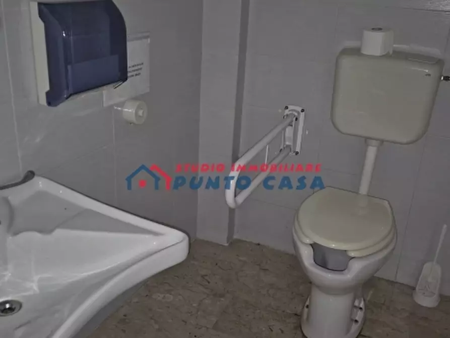 Immagine 10 di Locale commerciale in vendita  a Erice