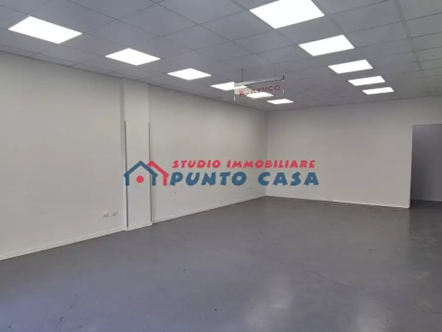 Immagine 15 di Laboratorio in vendita  a Trapani