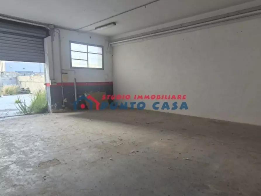 Immagine 8 di Magazzino in vendita  a Trapani