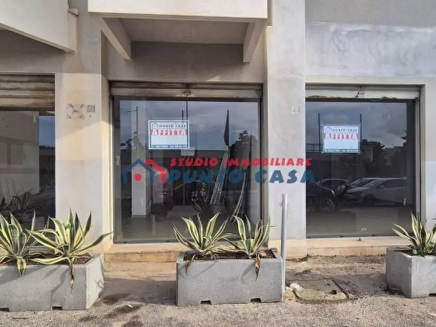 Immagine 16 di Negozio in affitto  a Erice