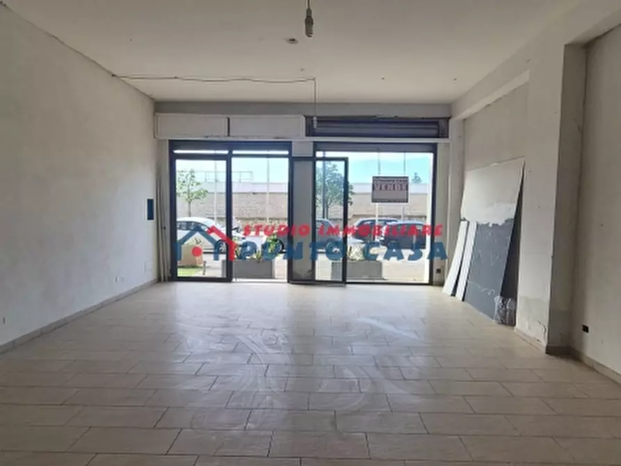 Immagine 12 di Negozio in affitto  a Erice
