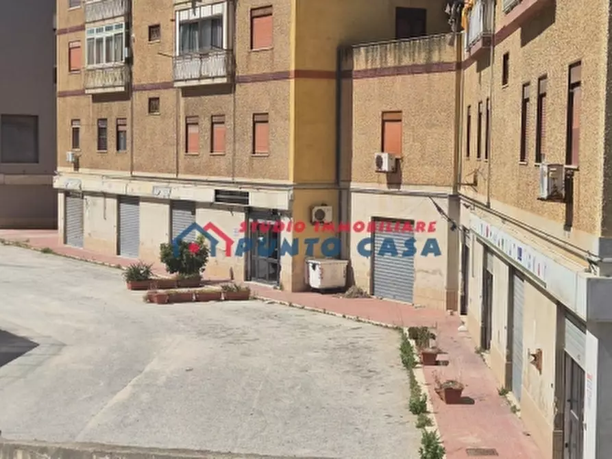 Immagine 16 di Negozio in vendita  a Erice
