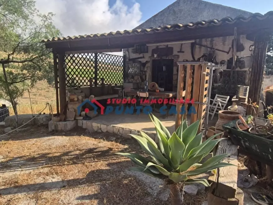 Immagine 12 di Magazzino in vendita  a Erice