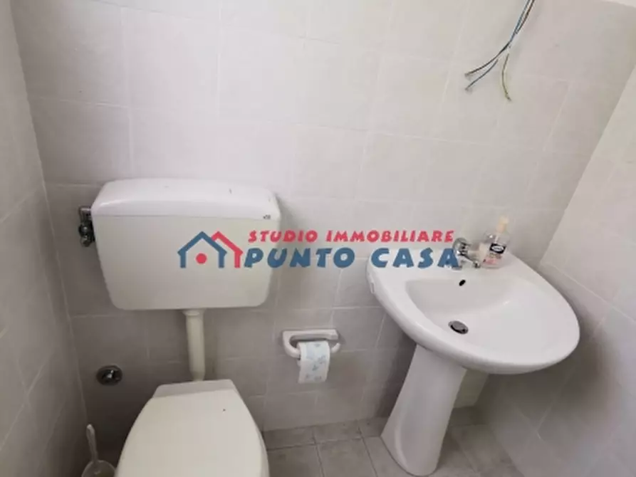 Immagine 21 di Negozio in affitto  in Via Firenze a Erice