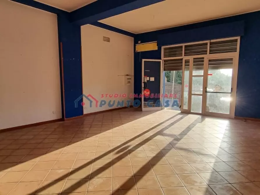 Immagine 11 di Negozio in vendita  in Via Trapani a Valderice