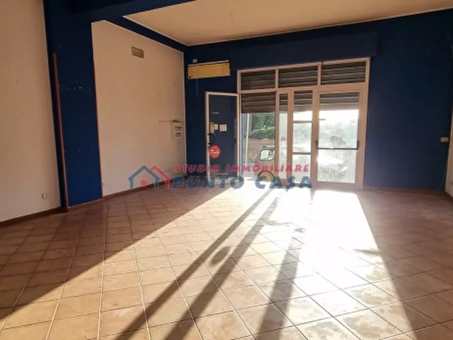Immagine 12 di Negozio in vendita  in Via Trapani a Valderice