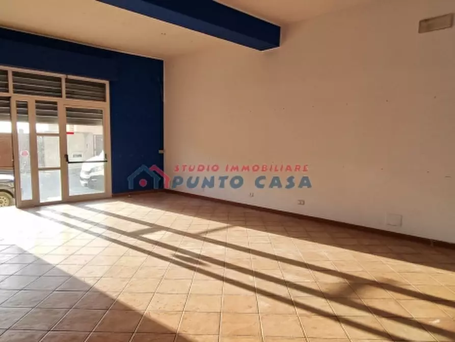 Immagine 13 di Negozio in vendita  in Via Trapani a Valderice