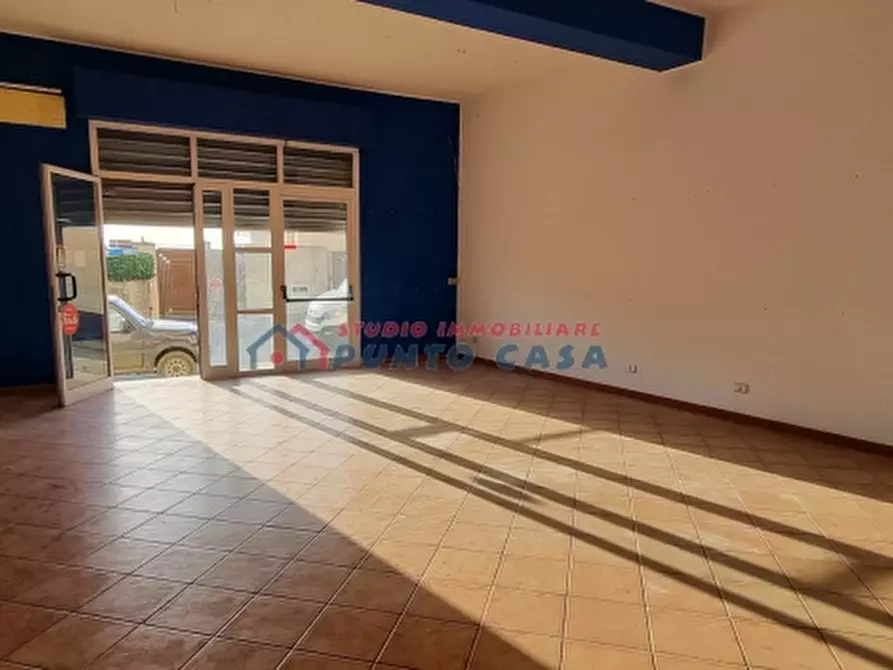 Immagine 4 di Negozio in vendita  in Via Trapani a Valderice