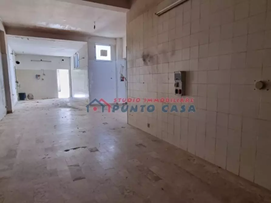 Immagine 17 di Negozio in vendita  a Trapani