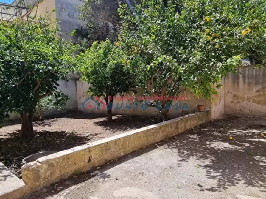 Immagine 18 di Negozio in vendita  a Trapani