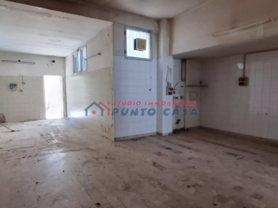 Immagine 6 di Negozio in vendita  a Trapani