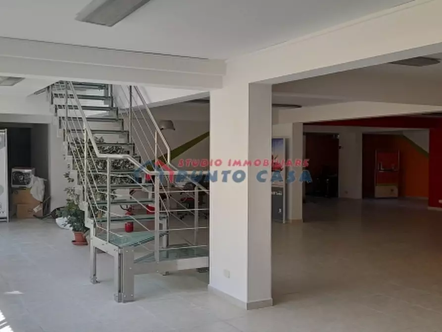 Immagine 8 di Negozio in vendita  a Trapani