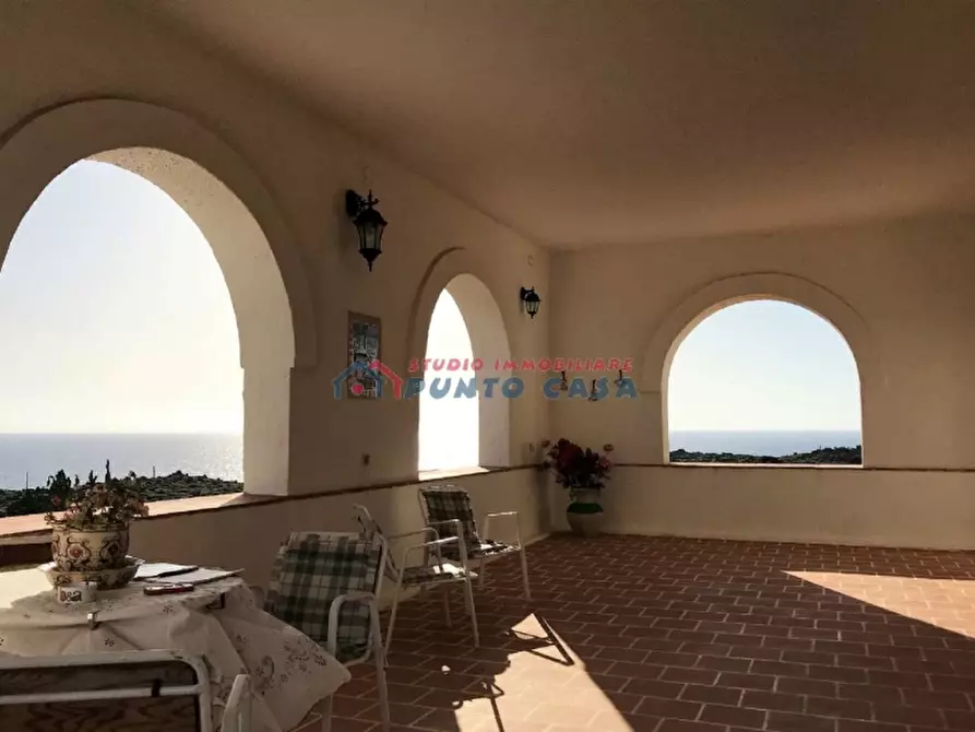 Immagine 1 di Villa in vendita  a Pantelleria
