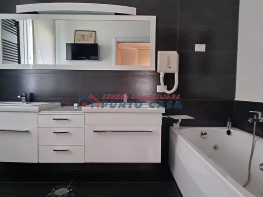 Immagine 19 di Villa in affitto  a Valderice