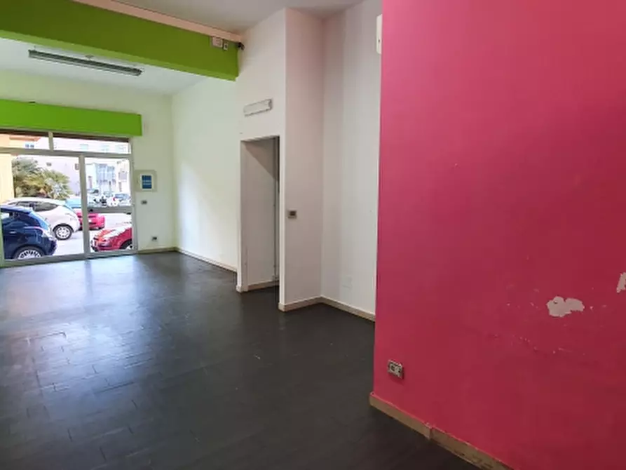 Immagine 7 di Locale commerciale in vendita  in via caserta a Erice