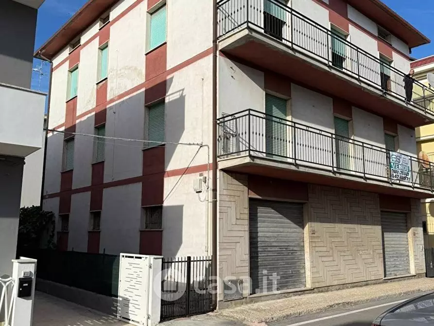Immagine 2 di Casa bifamiliare in vendita  in Via Giuseppe Garibaldi a Alba Adriatica