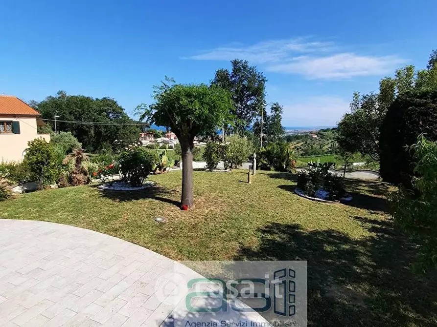 Immagine 10 di Villa in vendita  a Tortoreto