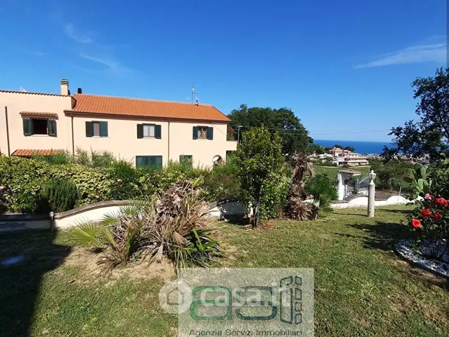 Immagine 35 di Villa in vendita  a Tortoreto