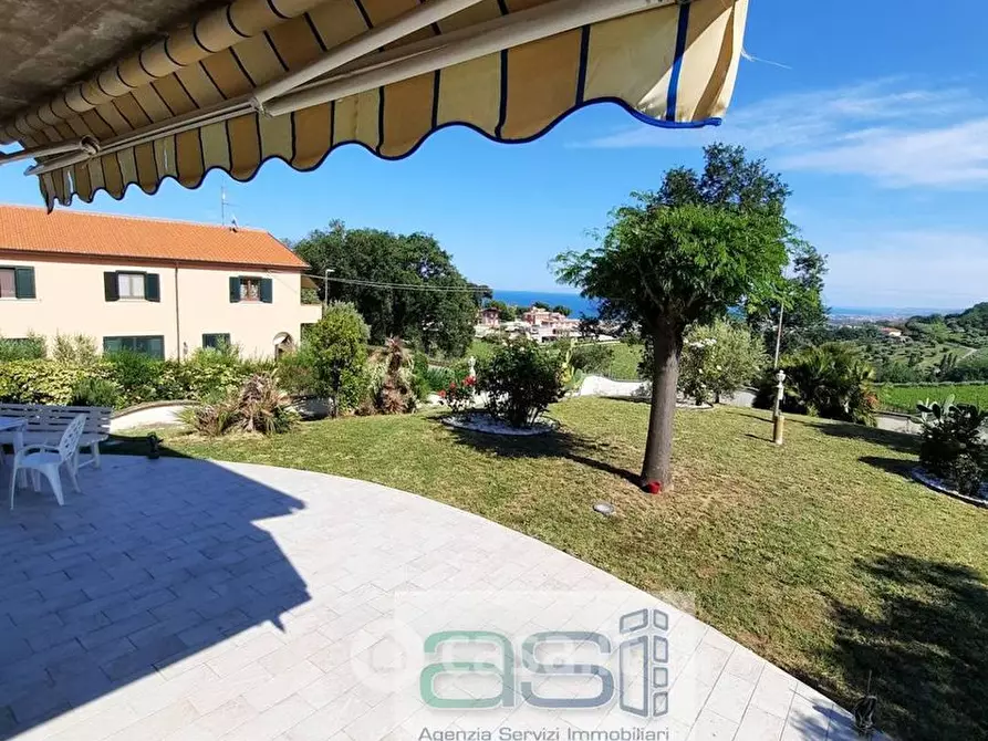 Immagine 9 di Villa in vendita  a Tortoreto