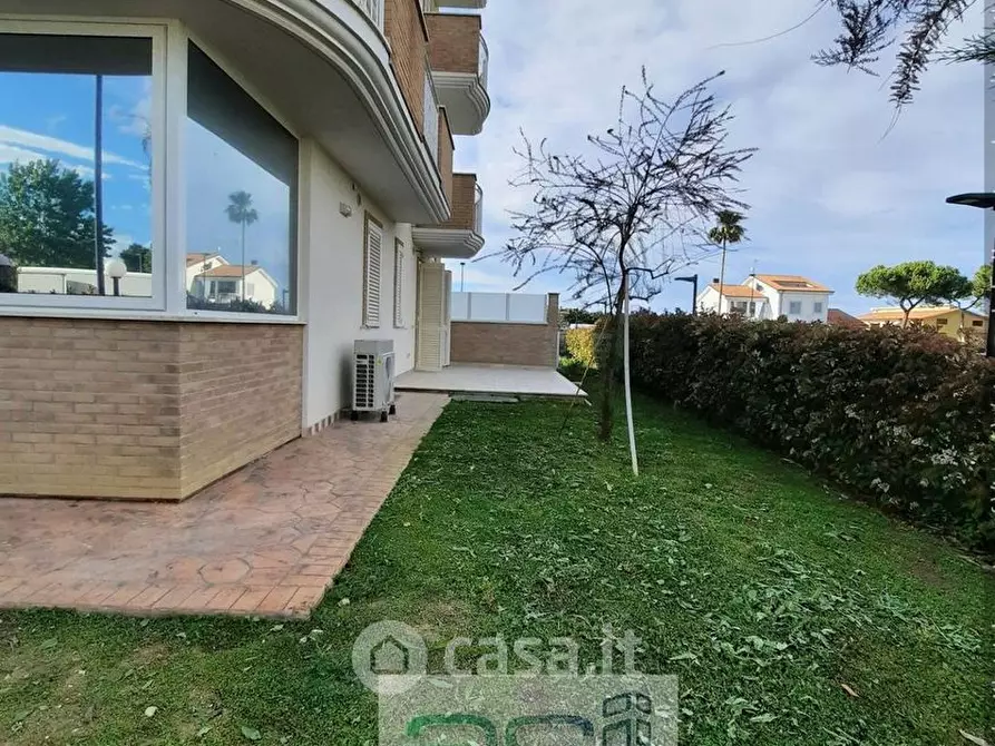 Immagine 1 di Appartamento in vendita  in Lungomare Zara a Giulianova