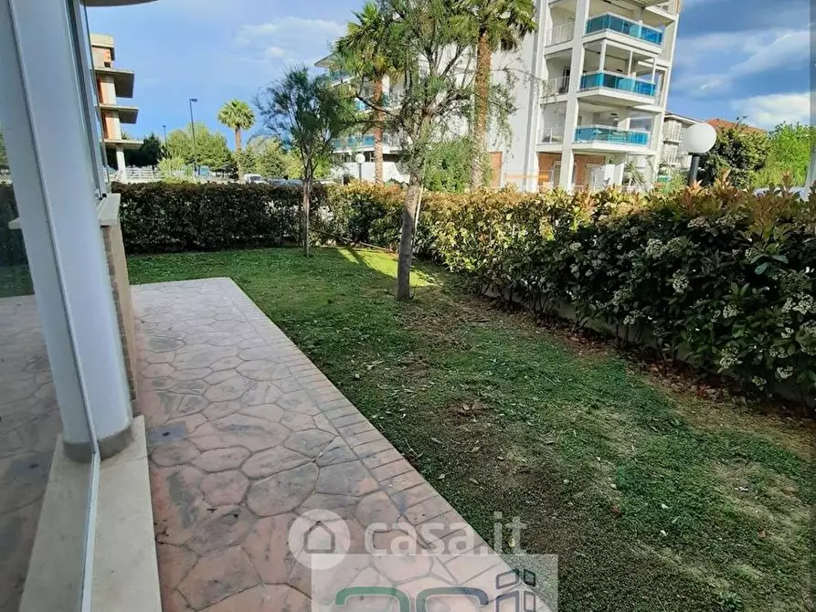 Immagine 14 di Appartamento in vendita  in Lungomare Zara a Giulianova