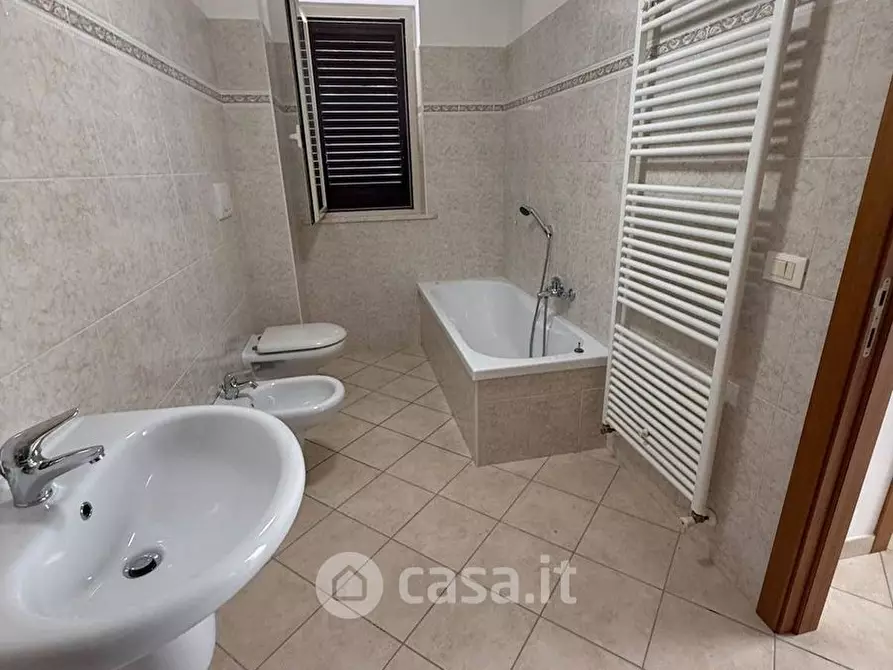 Immagine 10 di Appartamento in vendita  in Via Ugo Foscolo a Corropoli