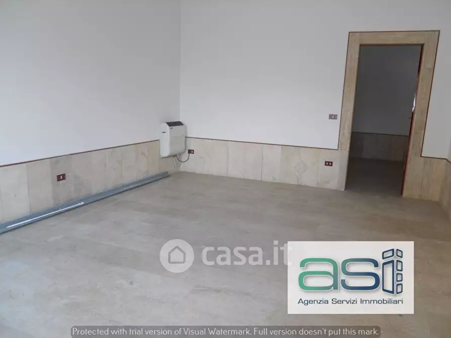 Immagine 2 di Locale commerciale in vendita  in Via Vezzola a Martinsicuro