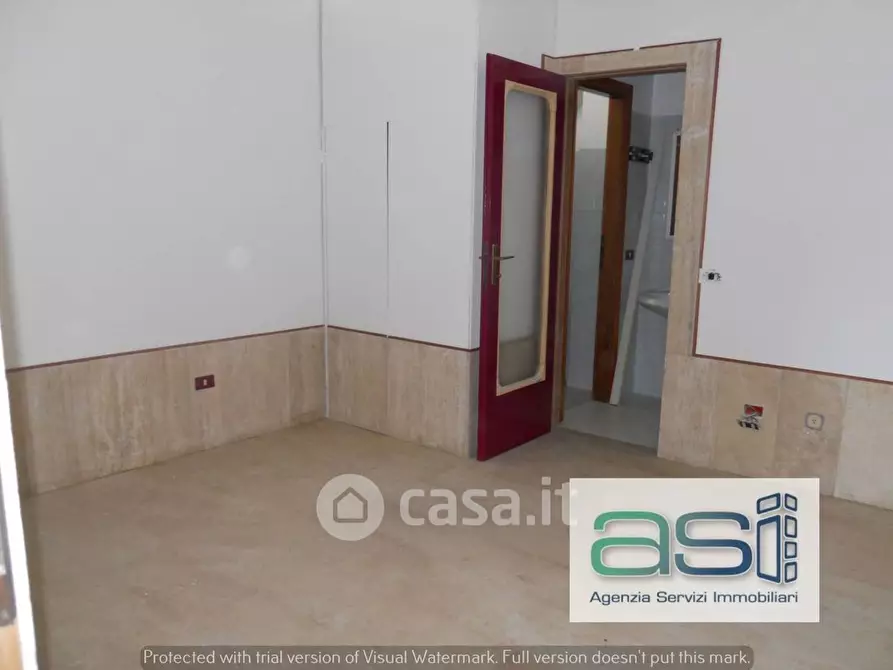 Immagine 3 di Locale commerciale in vendita  in Via Vezzola a Martinsicuro