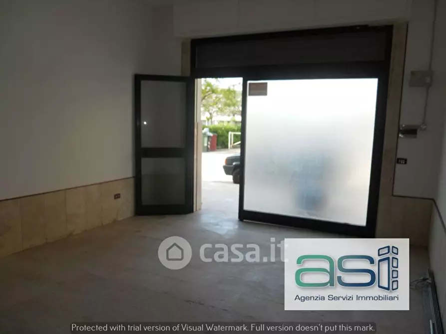 Immagine 4 di Locale commerciale in vendita  in Via Vezzola a Martinsicuro
