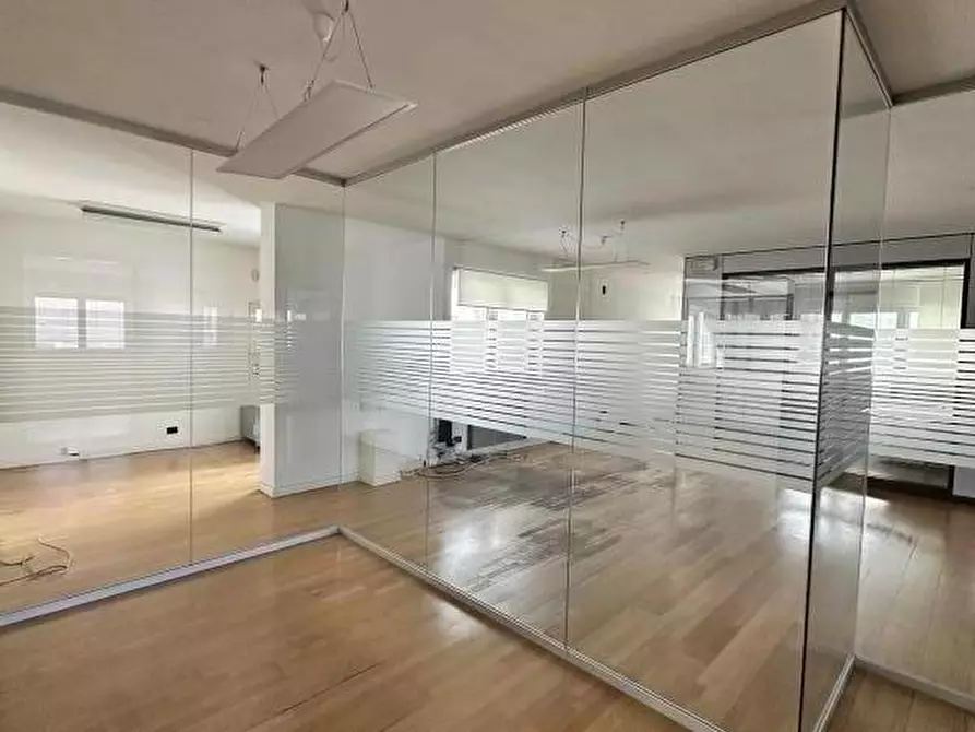 Immagine 8 di Ufficio in affitto  in CANDIANI a Venezia