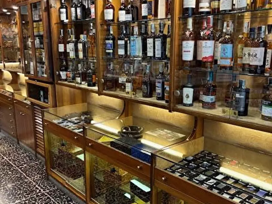 Immagine 1 di Attività commerciale in vendita  in VIA GOZZI a Venezia