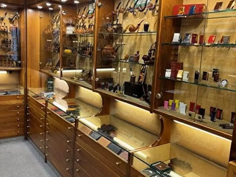 Immagine 2 di Attività commerciale in vendita  in VIA GOZZI a Venezia