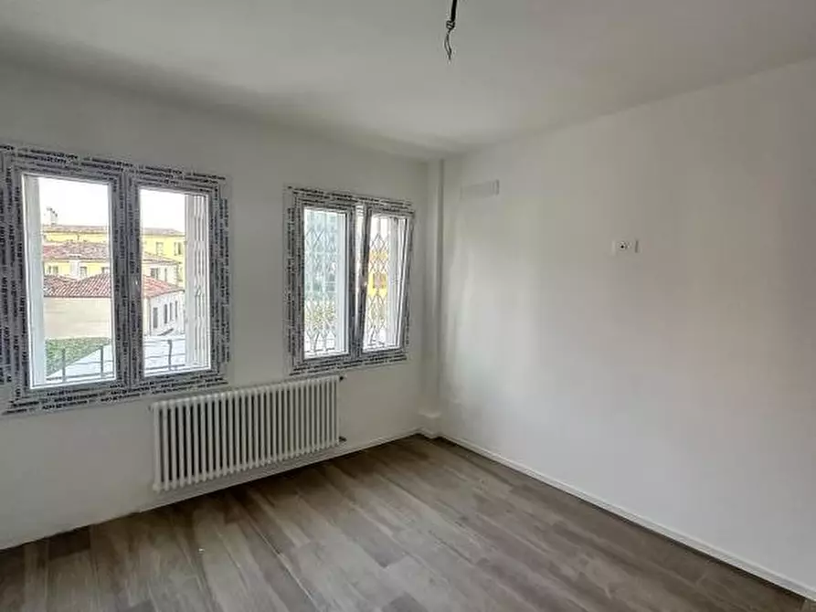 Immagine 4 di Appartamento in vendita  in VIA POERIO a Venezia