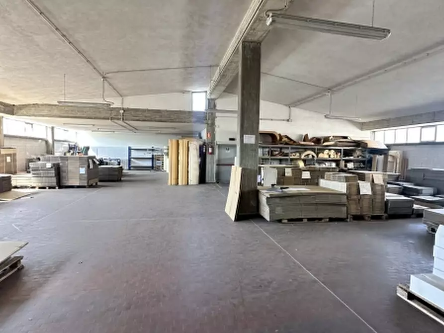 Immagine 3 di Capannone industriale in vendita  in VIA TORINO a Venezia