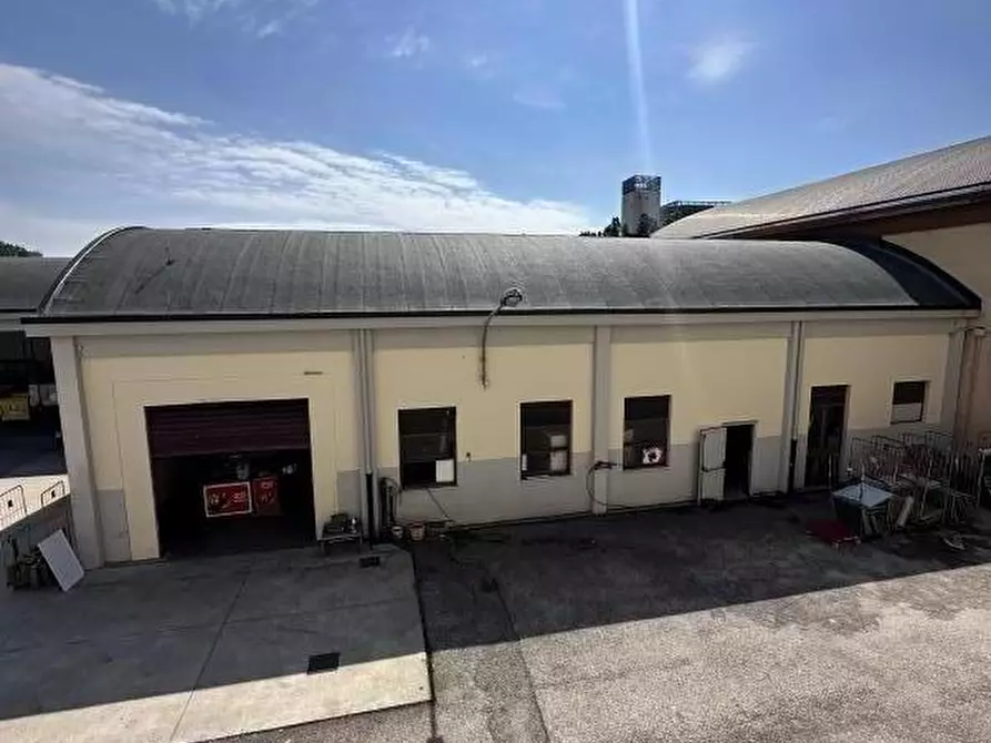 Immagine 7 di Capannone industriale in affitto  in VIA GOZZI a Venezia