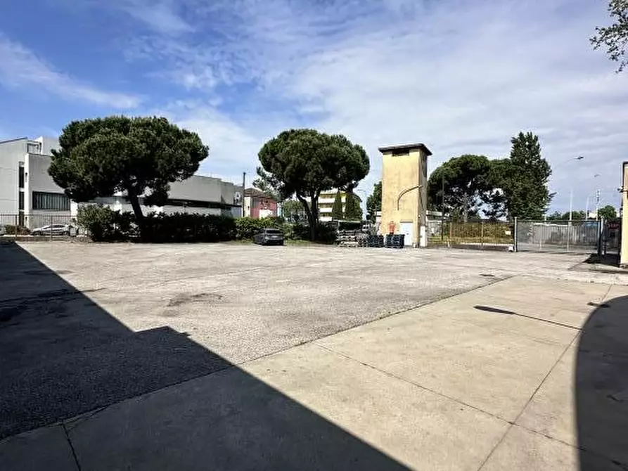 Immagine 9 di Capannone industriale in affitto  in VIA GOZZI a Venezia
