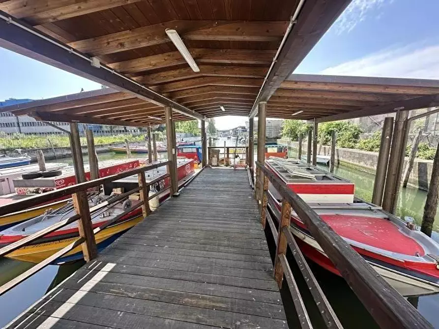 Immagine 10 di Capannone industriale in affitto  in VIA GOZZI a Venezia