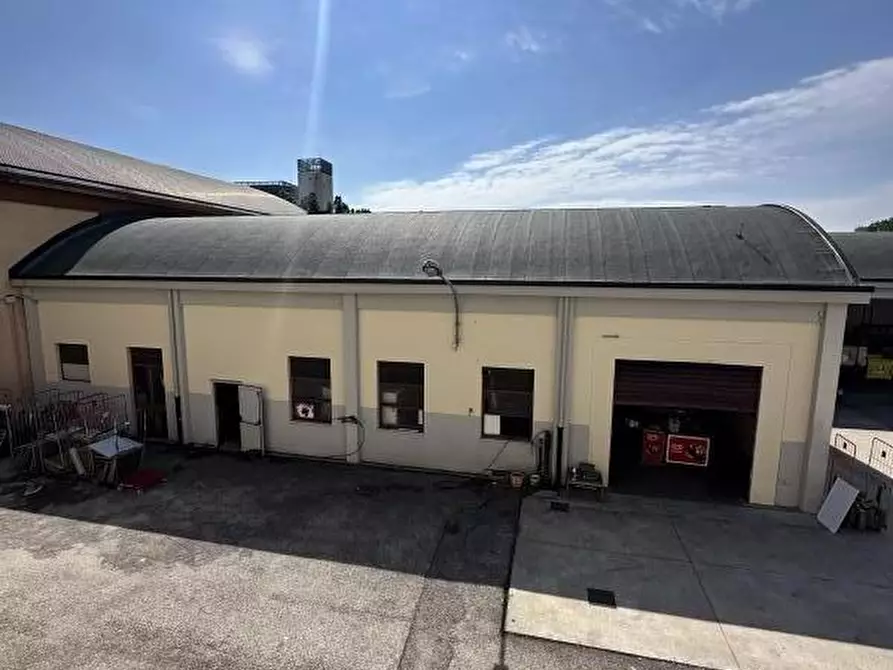 Immagine 3 di Capannone industriale in affitto  in VIA G. GOZZI a Venezia