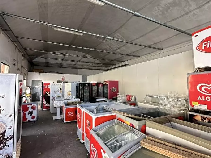 Immagine 5 di Capannone industriale in affitto  in VIA G. GOZZI a Venezia