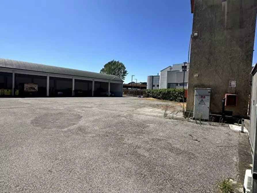 Immagine 9 di Capannone industriale in affitto  in VIA G. GOZZI a Venezia